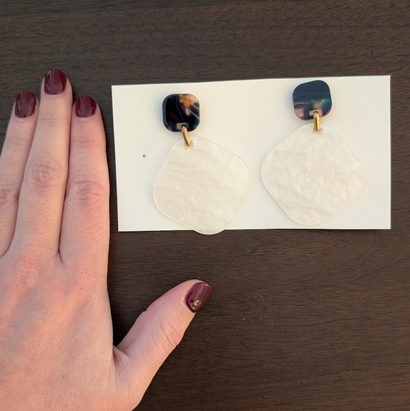 Fun Statement Earring - Picture 2 of 3